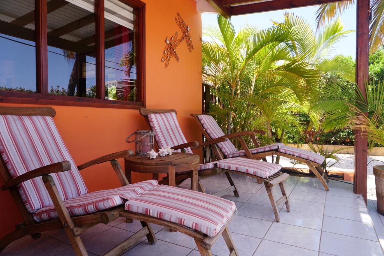 Cariñas Studio Apartments Palm Beach Exterior foto
